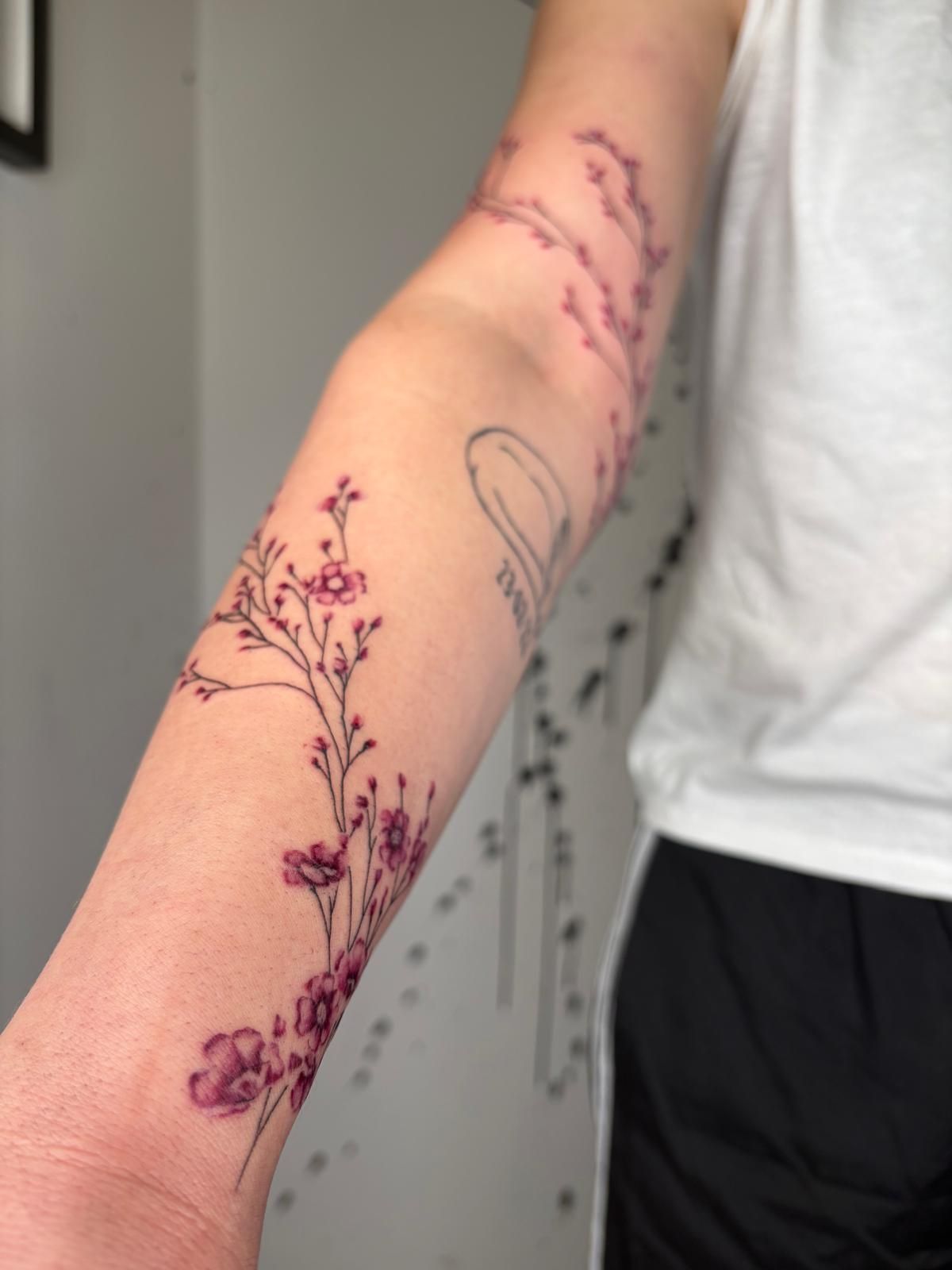 Tatuaggio floreale rosa