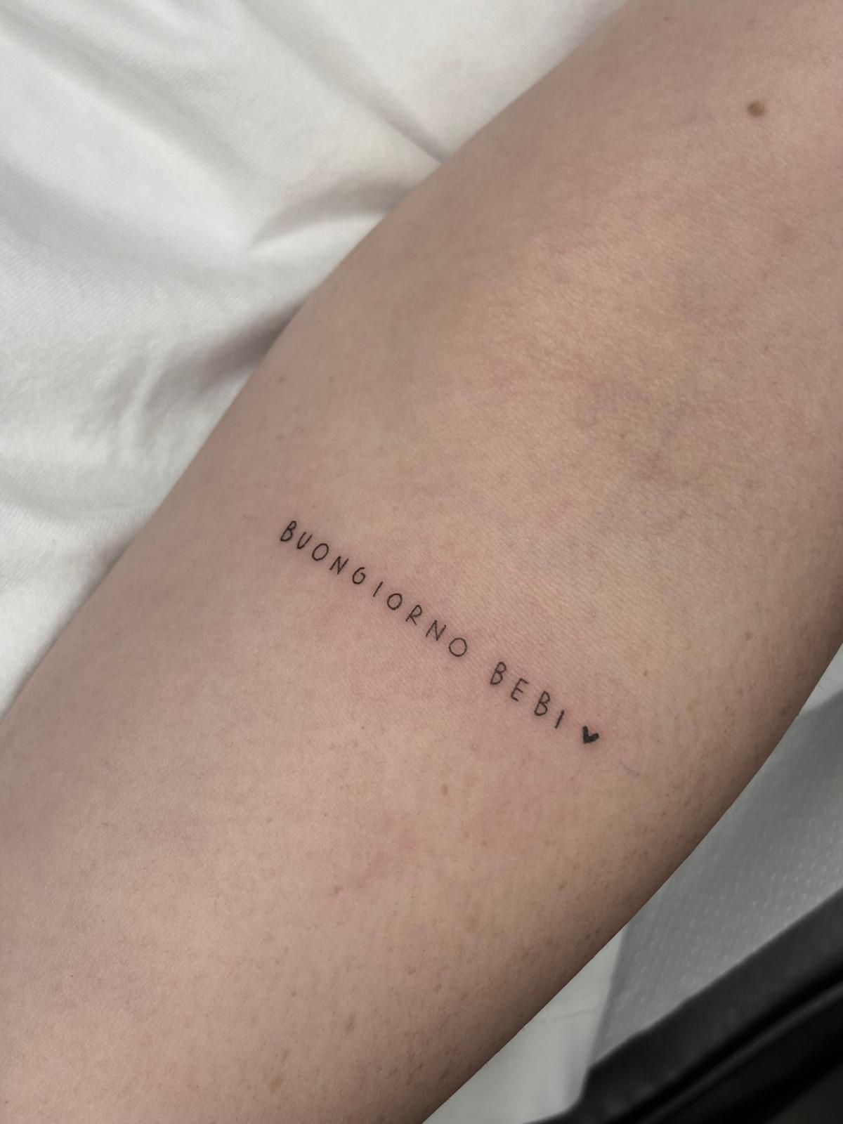 Scritta fineline “Buongiorno bebi”